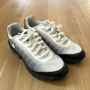 Nike Air Max Invigor Gray/Black 10.5
